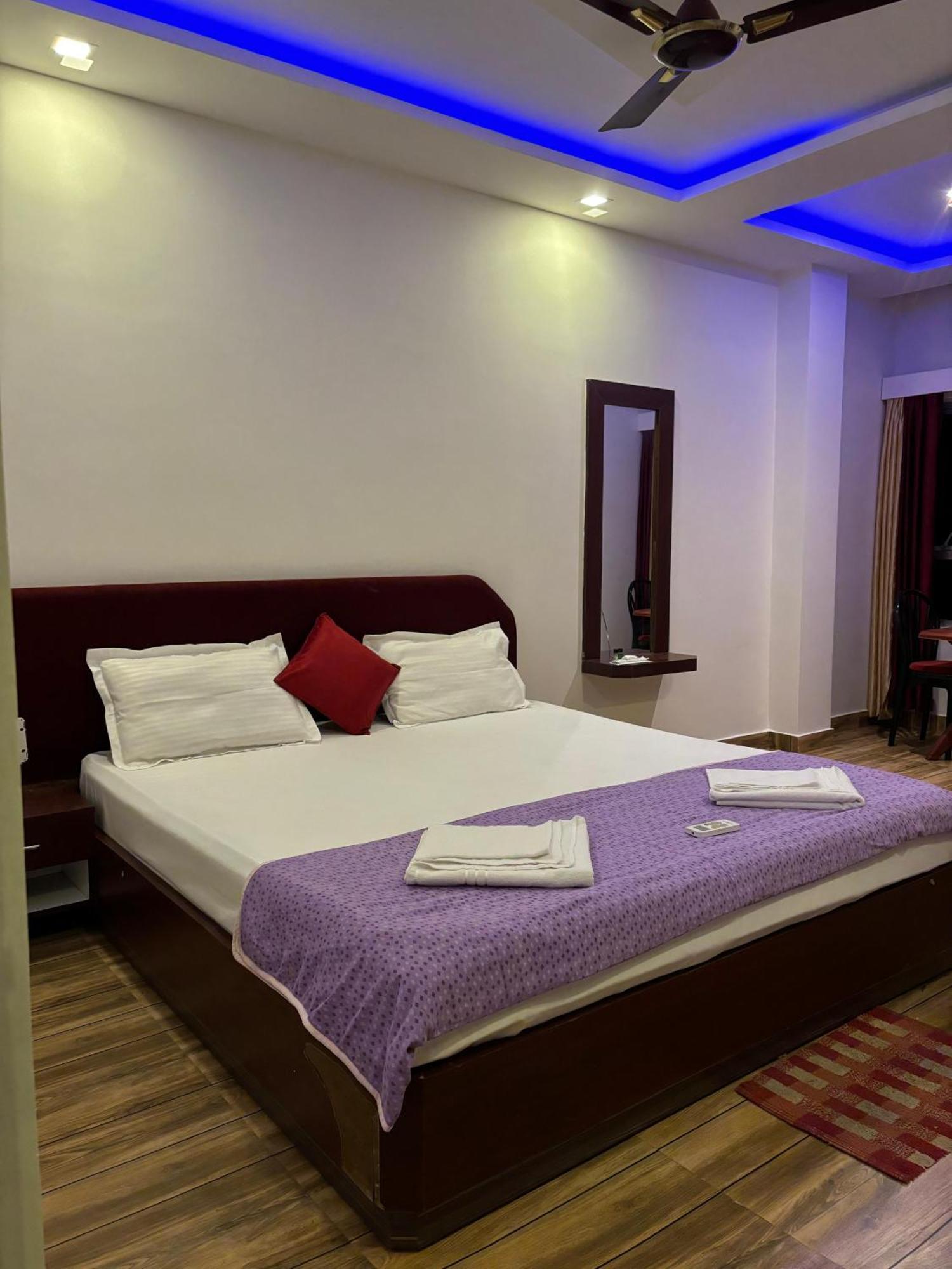 The Tamarind Tree Hotel & Restaurant Shadipur Экстерьер фото